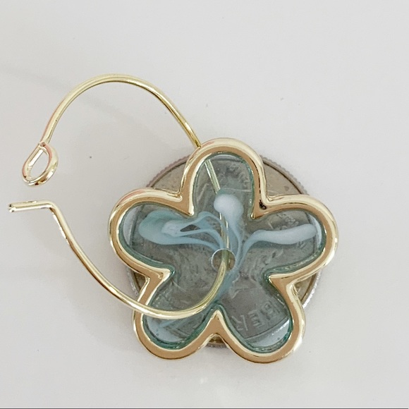 Retro Boho Transparent Resin Flower Hoop Earrings - Picture 5 of 5